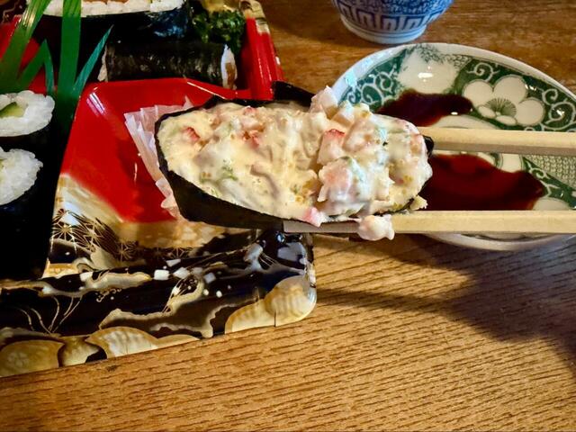 【東海道写楽　寿司セット写楽】シーフードサラダ、意外とこういうネタが好きなんです