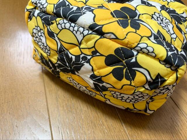 【リンネル×フィンレイソン 付録ポーチ】底の表面も花柄デザイン