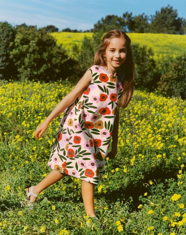 商品はウィメンズ8アイテム、キッズ2アイテム、ベビー3アイテム