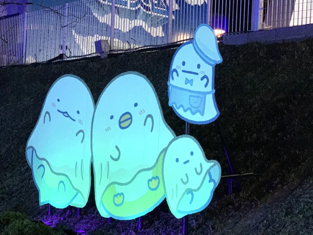 おばけに扮するすみっコたち