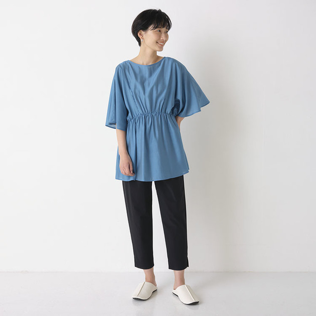 【KEYUCA（ケユカ）】防汚撥水シャーリングブラウス：5,489円（税込）