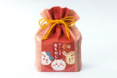 「ちいかわパッケージ 生もみじ詰合せ」＜価格：800円（税込）＞【【ちいかわコラボ】もちもち食感のにしき堂「生もみじ」が“ちいかわ・ハチワレ・うさぎ“のデザイン巾着”で登場！オンラインでも購入可能！】