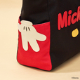 両サイドには、「ミッキー」の手形のポケット【Disney Collection / d fashion × Samantha Thavasa】