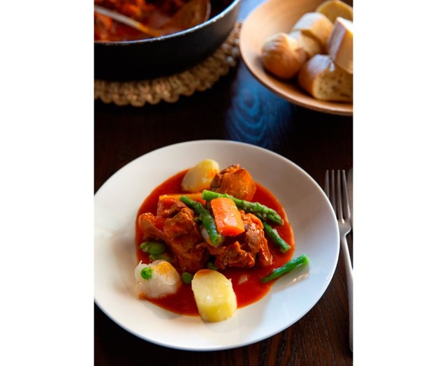 豚すね肉のトマト煮込み