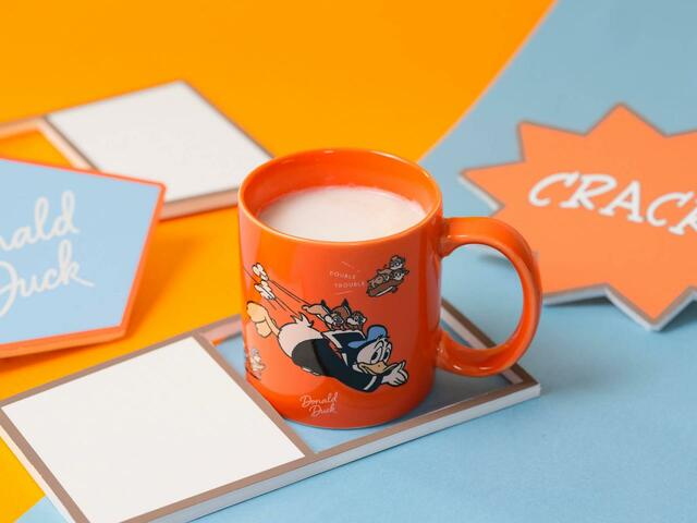 ホットココア 890円｜「チップとデール＆ドナルドダック」OH MY CAFE