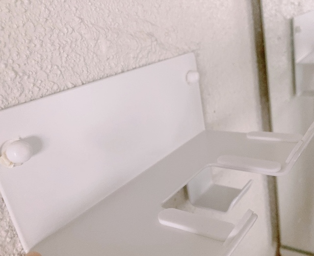 【山崎実業(Yamazaki)Tower ウォールドライヤーホルダー】付属の木ネジでも取り付けられます