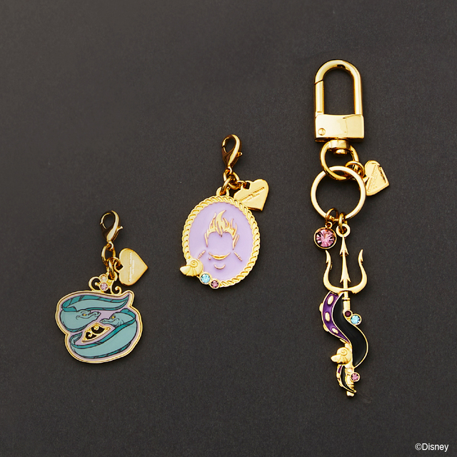 キーリング ￥6,050、ファスナーチャーム　￥4,400｜アースラ｜サマンサタバサプチチョイス「ディズニーヴィランズ」コレクション