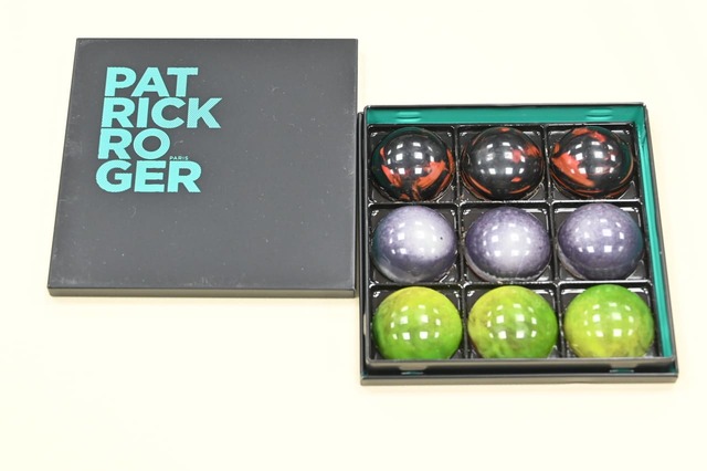 【高島屋 アムール・デュ・ショコラ】の3種のキャラメルを極薄のチョコレートでコーティングしたドーム「ドームアソート」