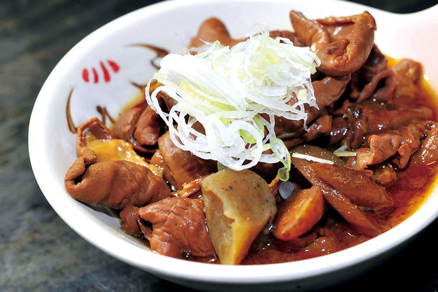 ゴールデンもつ　もつの煮込み  330円