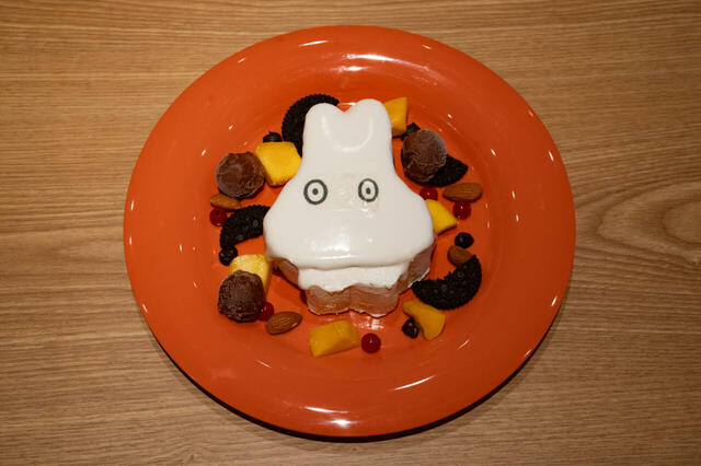 おばけミッフィーのチョコナッツケーキ 1,690円