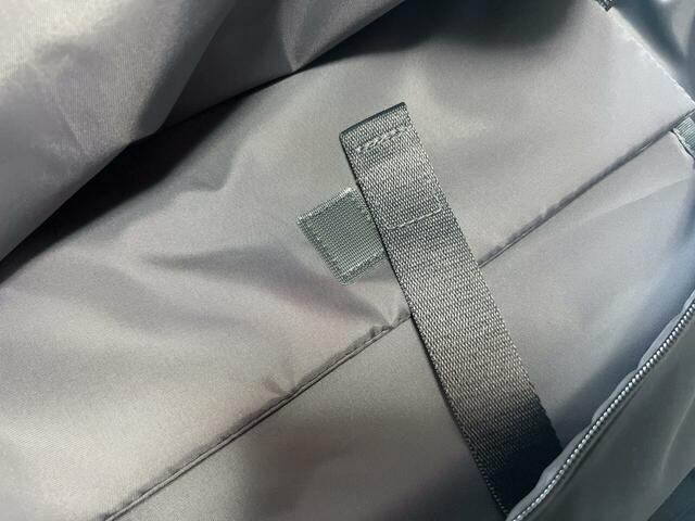 PCスリーブにはベルトがついているため安心！