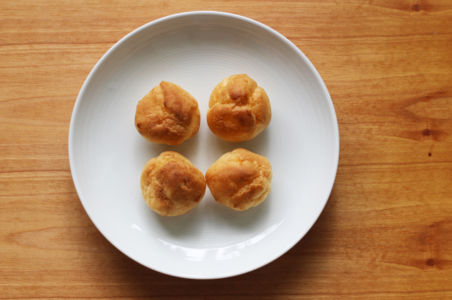 サイズは小さくても満足感の高いシュークリーム。13個入りなのでシェアするのにもぴったり