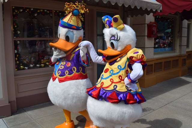 キャラクターグリーティング|香港ディズニーランド・リゾート