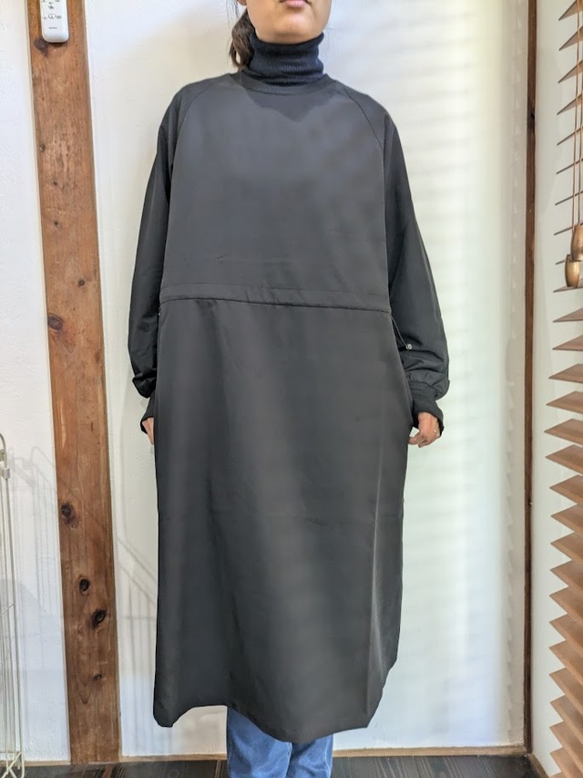 【ワークマン レディース撥水ストレッチワンピース】ドローコードを絞らないとストンとしたシルエットに。ラクなので部屋着にもおすすめ!