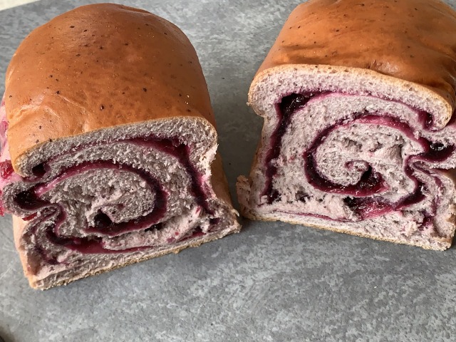 念願のブルーベリーブレッドをゲット!