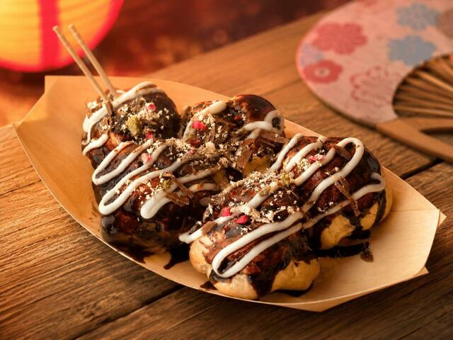 「夏祭り気分を楽しむタコ焼きシュークリーム」<期間:2026年8月1日~9月30日>【“奈良の魅力”と“夏祭りのわくわく感”をブッフェで楽しむ!ノボテル奈良で「夏祭りアニバーサリーブッフェ」開催!】