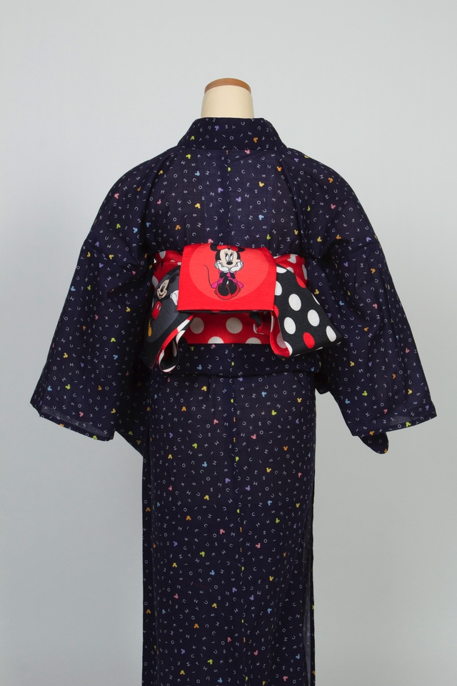 帯の裏と表両方の柄が楽しめる結び方になっているこだわりが詰まった帯デザイン!