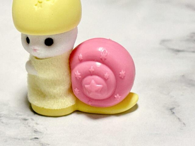 カタツムリの殻はキュートな星の模様入りです♪