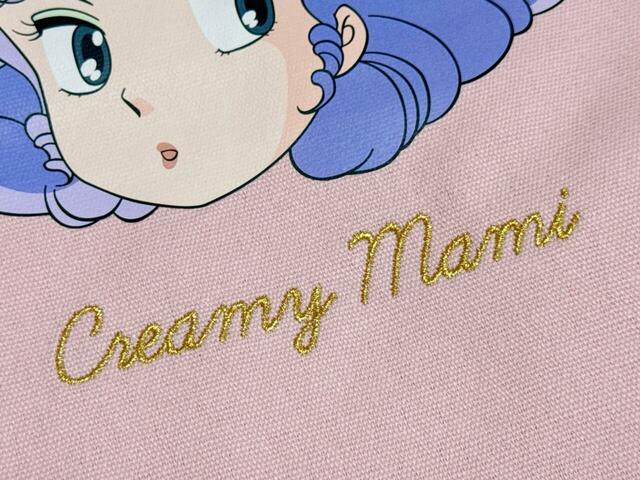 筆者の推しポイントはこちら。高級感のあるゴールドのロゴ刺繍です♪