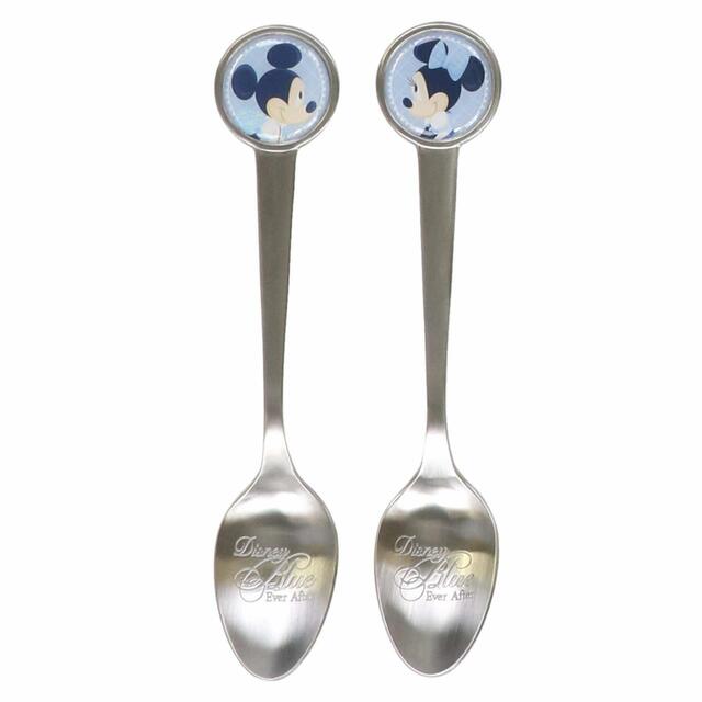 スプーンセット 2,400円｜サイズ：（1本あたり）長さ約15cm、2本セット｜東京ディズニーリゾート「Disney Blue Ever After」グッズ｜発売日：2023年5月25日（木）｜販売店舗：東京ディズニーランド「ディズニー＆カンパニー」、東京ディズニーシー「ベッラ・ミンニ・コレクション」