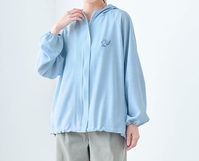 シアー素材のフード付きブルゾン［UVケア］（選べるキャラクター）｜ ￥6,990 （税込）