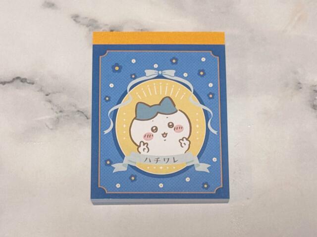 【ちいかわ ミニメモ帳4】表紙はピンドットやお花柄、ひらがなロゴでレトロポップなムードたっぷり♪