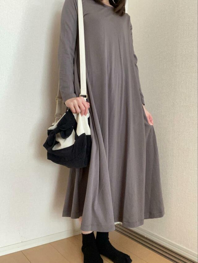 【無印良品　なめらか天竺編みクルーネック長袖ワンピース】家でのリラックスタイムにも、ちょっとしたお出かけにも対応してくれる便利さです♪