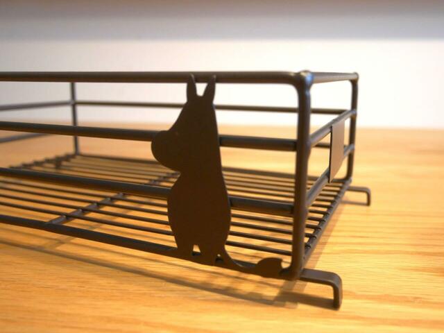 【ベルメゾン　コンロサイドラック 『ムーミン』】バスケットにはムーミンのかわいいシルエットモチーフが！