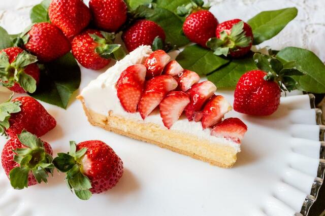 「特選 福岡県産 “あまおう”のタルト〈piece〉」＜価格：〈piece〉1,998円（税込）＞【【キル フェ ボン】新作タルトなど、旬のイチゴを使った全11種類のタルトが勢揃い♪大人気フェア「2026 VERY STRAWBERRY」が、1月13日よりスタート！】