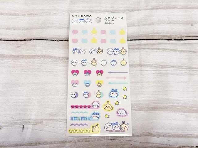【ちいかわ×DAISO限定デザイン】「スケジュールシール ちいかわ」2種類展開。「1」には、ちいかわ・ハチワレ・うさぎが登場！