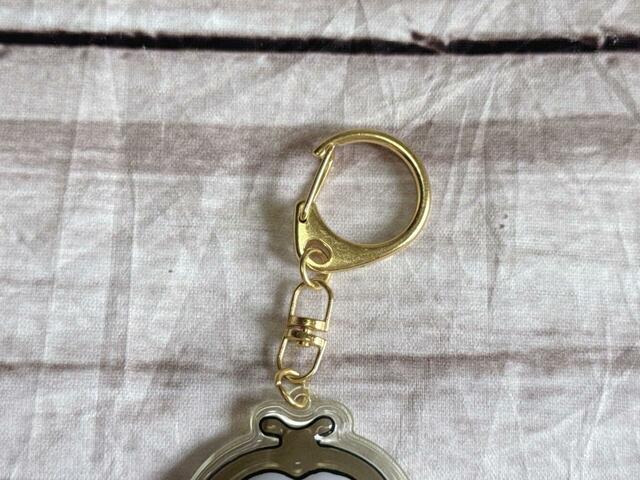 カブトムシのキーホルダーの金具はゴールド!