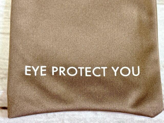 ホワイトの「EYE PROTECT YOU」のロゴプリントもおしゃれ！