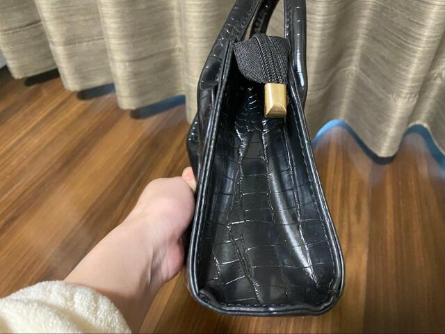 【SHEIN⠀ミニ 鰐エンボス スクエアバッグ】まちもあるから使いやすい