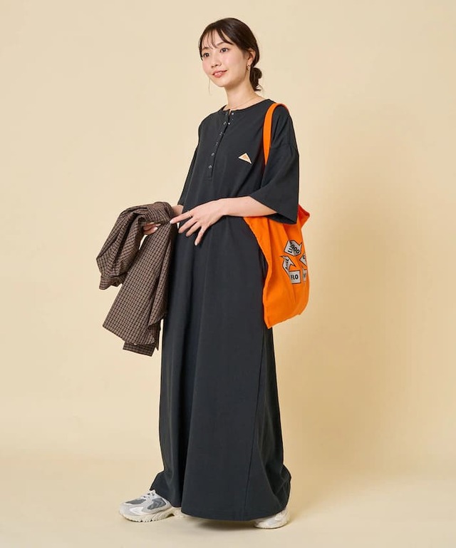 【KELTY×FREAK'S STORE「別注 ヘンリーネック ボタン 半袖 ワンピース」￥9,999】身長や体型にあったサイズが選べるS・Mの2サイズ展開です