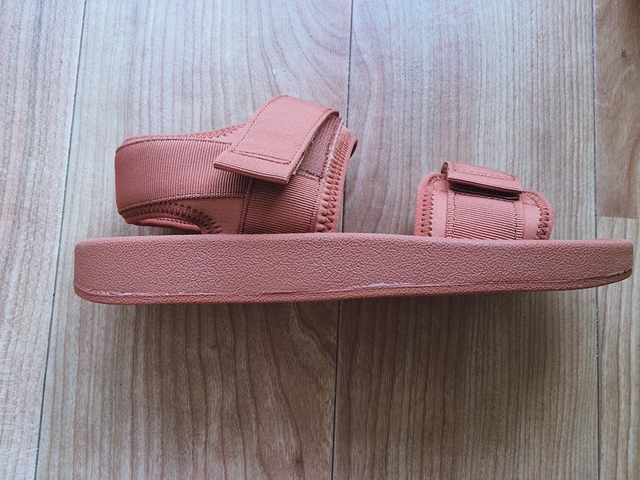 【ユニクロのテープサンダル】若干厚底なのもいいですね