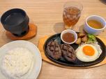 【ビッグボーイ 大俵ハンバーグ&フライエッグ(サラダバー・スープバー付)】ジューシーなハンバーグに、たっぷりのライス、スープバーのスープ、ドリンクバーまで揃った朝から満足度抜群のセットです◎