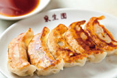 東生園　餃子（5個）　680円