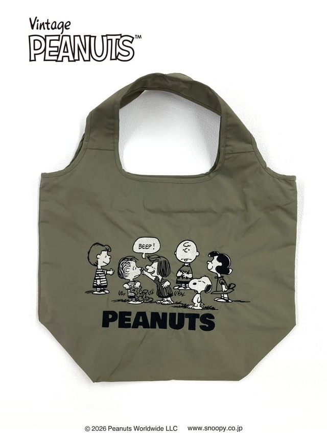 【スヌーピー「刺繍バッグ」】価格：￥6,050、サイズ：約W45×H36×D20cm／ピーナッツのコミックに登場する仲間たちのデザイン