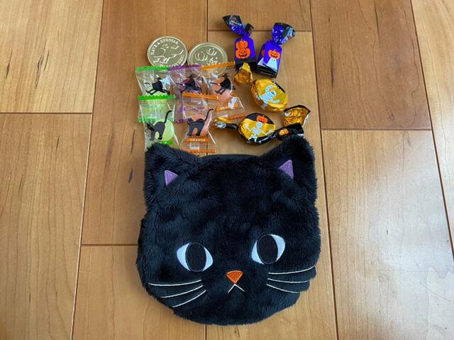 【ミートントリートポーチ(ブラック)】価格は935円(税込)