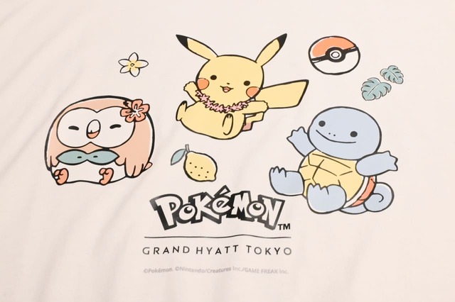 【グランド ハイアット 東京「ポケモン コラボレーション サマー 2025」】Tシャツには、モクロー、ピカチュウ、ゼニガメがデザインされています