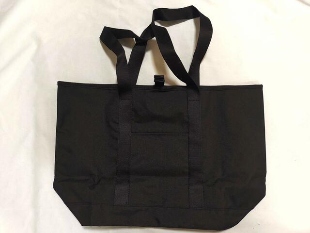 裏面は、シンプルな無地