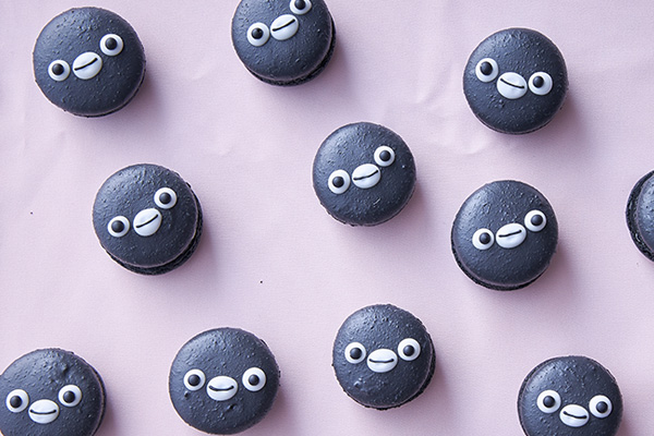 イベント限定味「Suicaのペンギン ベルガモットとミルクチョコレートのガナッシュサンドマカロン」【Suicaのペンギン 夏祭り サマービュッフェ】