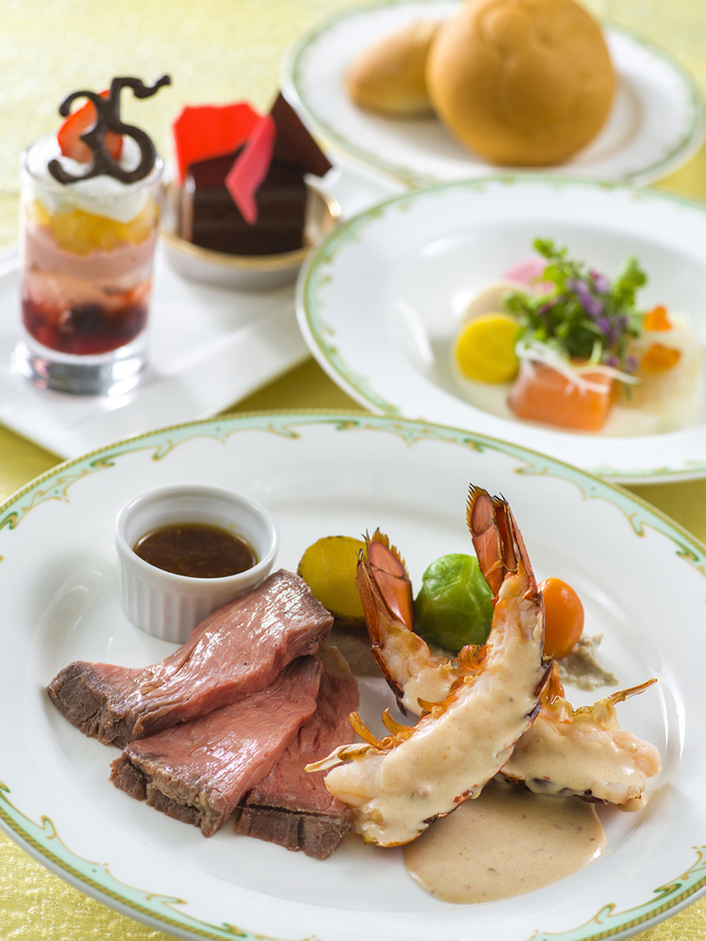 スペシャルセット 4,300円|東京ディズニーシー「S.S.コロンビア・ダイニングルーム」|2018年12月26日〜2019年3月25日|「東京ディズニーリゾート35周年グランドフィナーレ」スペシャルメニュー