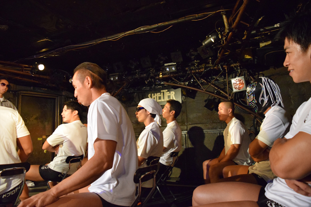 リーマンマッチョに裸エプロン「劇団マッチョ」いよいよデビュー