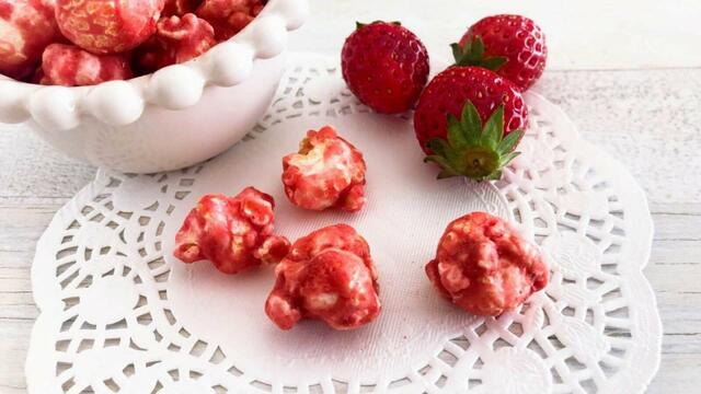 【カルディオリジナル：ストロベリーキャンディポップコーン】甘酸っぱくてクリスピーな食感。ポップコーンの味もしっかりします