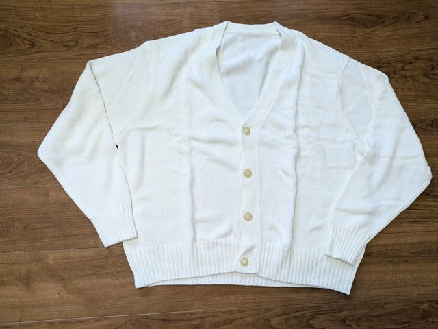 【ファミリーマート コットンカーディガン】男女兼用サイズのため、幅・腕周りとも大きめな印象です