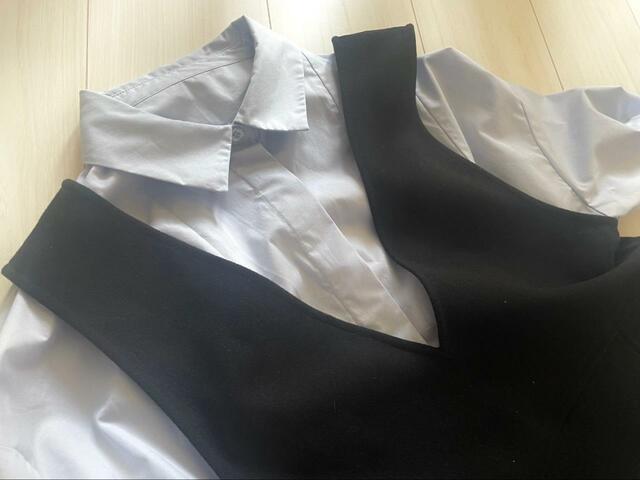 【UNIQLO ブラッシュドジャージージャンパースカート】色物のシャツを合わせてみました