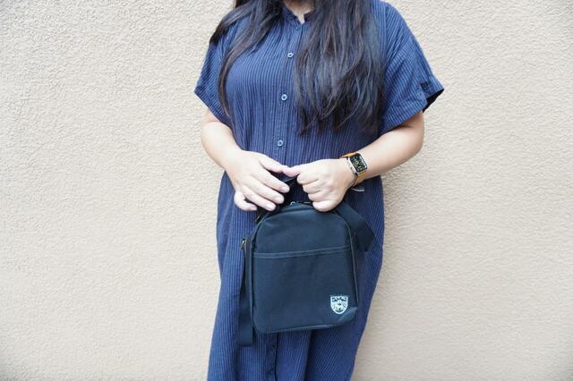 ハンドバッグとして使える【星野リゾート ガバッと開く超優秀ショルダーバッグ】