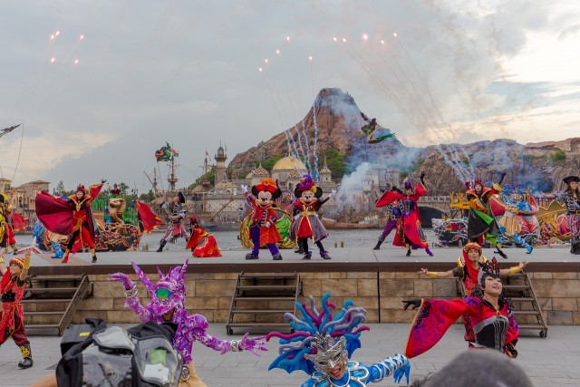 「ザ・ヴィランズ・ワールド」 メディテレーニアン・ハーバー ミッキーマウス ミニーマウス 撮影 / YOSHI