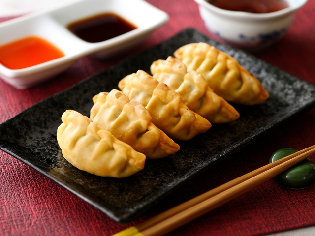 「揚げ餃子」＜期間：2025年2月6日〜＞【【寿司食べ放題】サーモンやローストビーフ、まぐろも！人気のネタ11種類が食べ放題！魅力的なデリやデザートも食べ放題！】